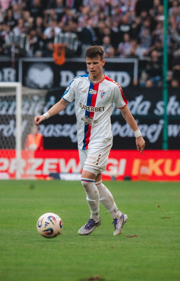 Why Grip Socks Are a Must-Have for Football Players